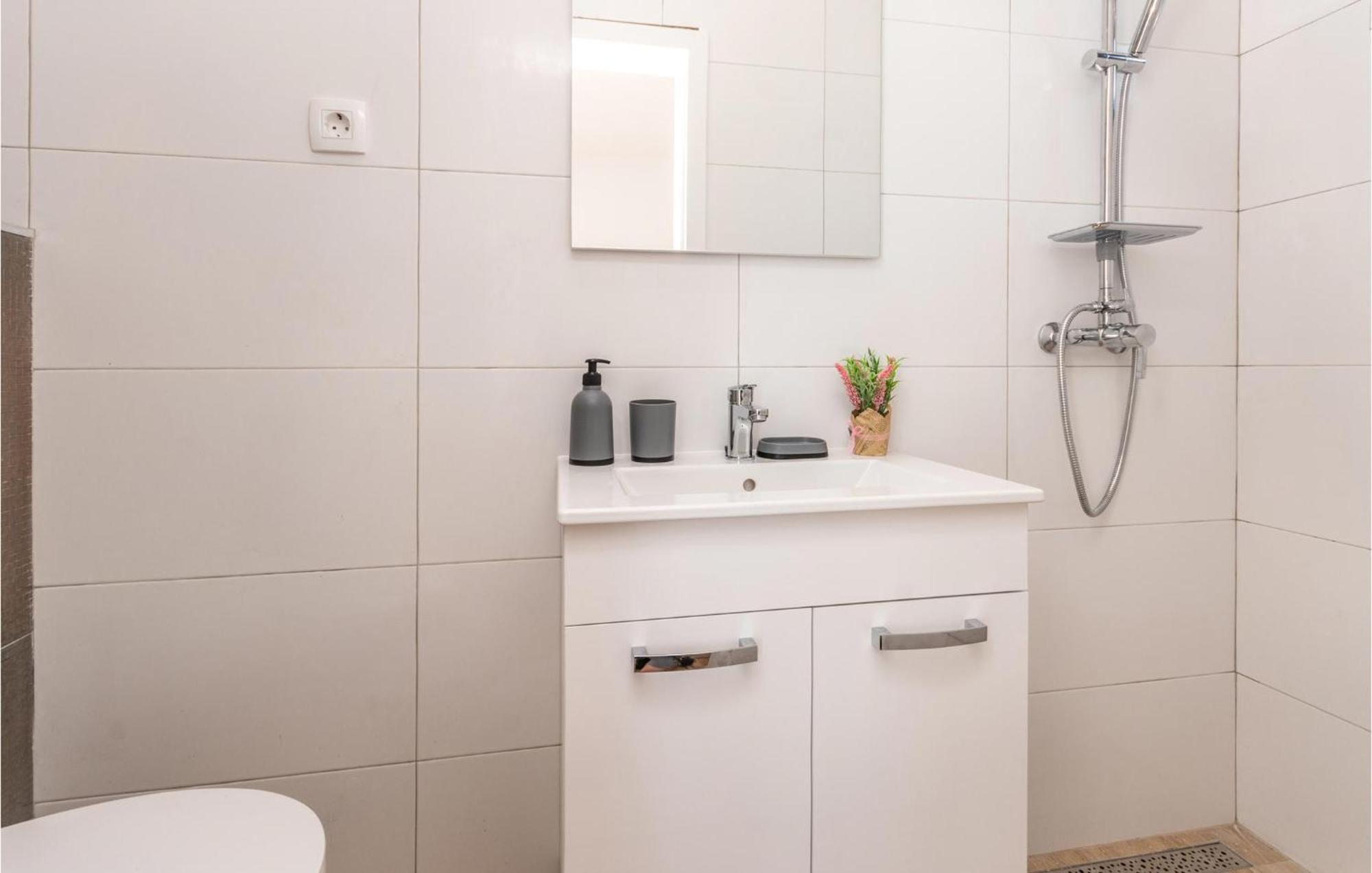 3 Bedroom Beautiful Home In Rastane Donje Donje Rastane Экстерьер фото